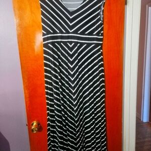 Apt. 9 Black and White Sheath Maxi Dress V-Neck Sleeveless